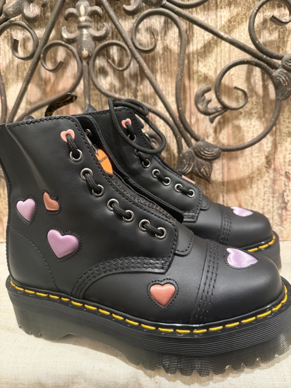 Dr. Martens Women's Sinclair Heart Leather Platform Boots leather 7 ladies new